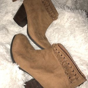 Size 6 women’s boutique booties